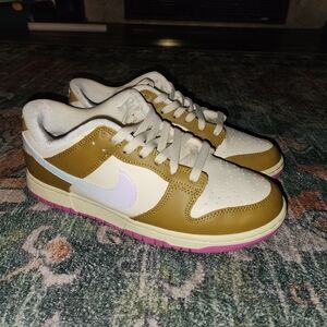 Nike Dunk Low SE Womens 9.5 Tan, White And Pink